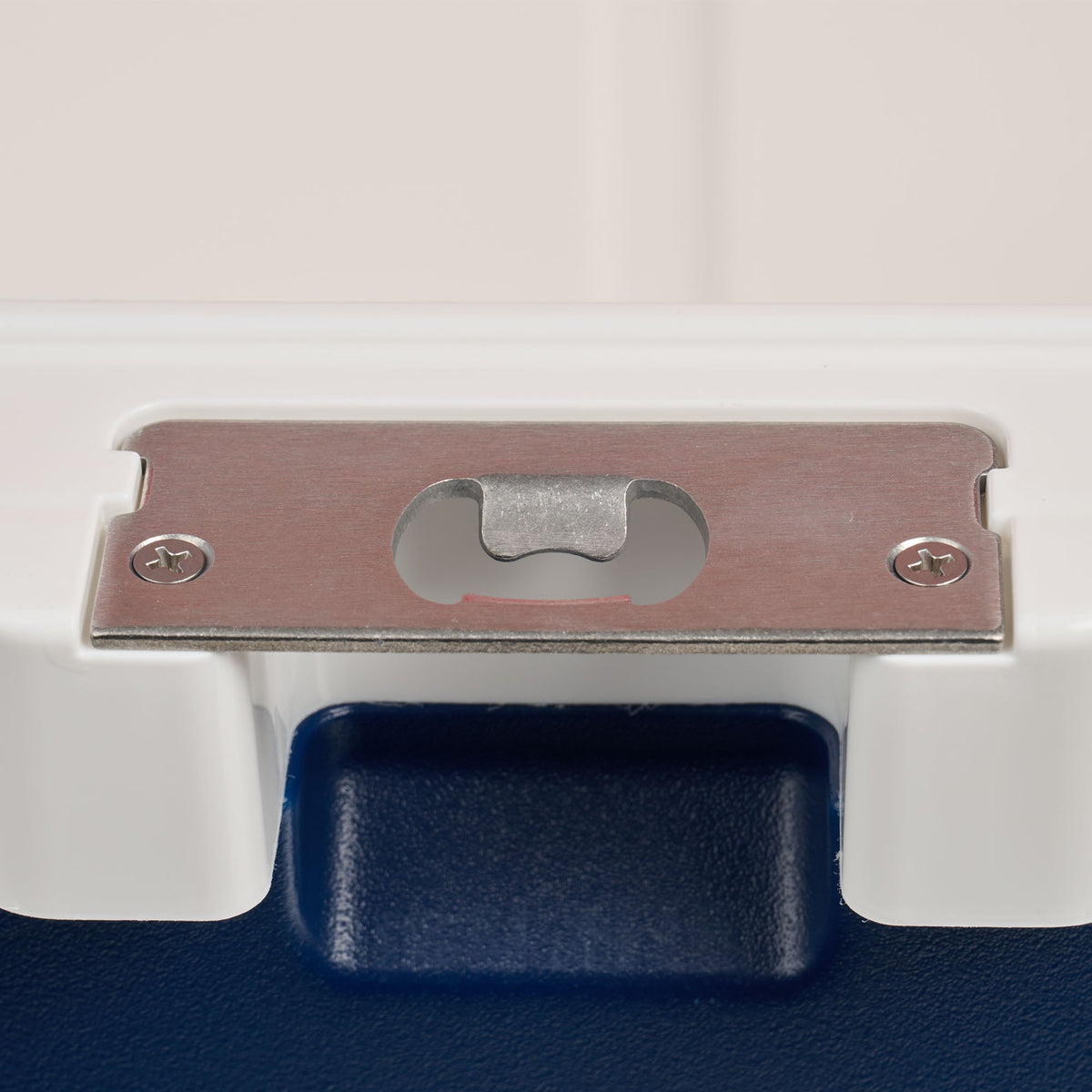 trailmate-50-qt-cooler-j5 00050859-BO.jpg