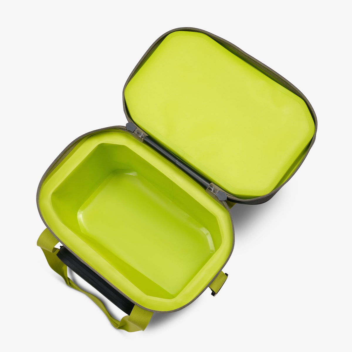 trailmate-18-can-cooler-bag-c7 00066772-O2.jpg